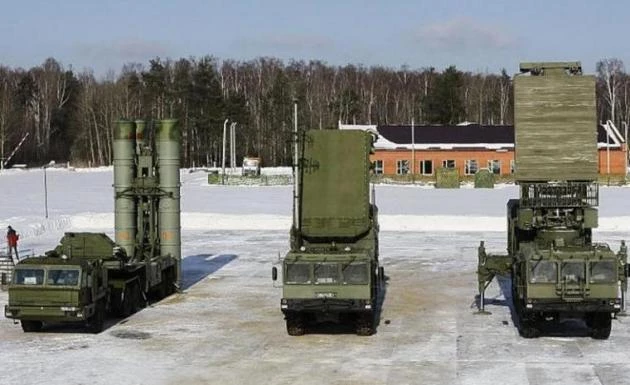 S-400: Παρέλαση της «αφρόκρεμας» των ρωσικών οπλικών συστημάτων στην πλούσια αραβική αγορά (βίντεο)